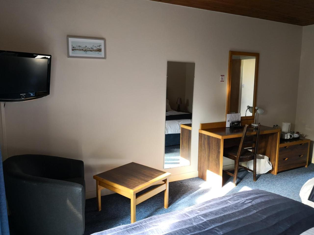 Forge Motel & Firehouse Restaurant St Clears Buitenkant foto