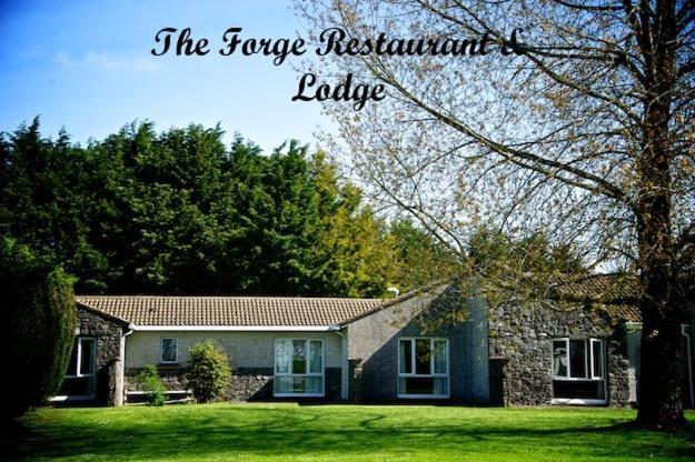 Forge Motel & Firehouse Restaurant St Clears Buitenkant foto